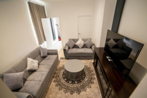 Entire 2 Bedroom Ground Floor Apartment - With Parking - Cardiff City Centre